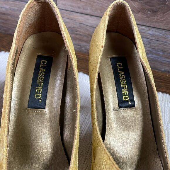 Classified Ladies Lace High Heels, Sequin and Bead Design, Size 7, Gold, Vintage - Picture 8 of 10